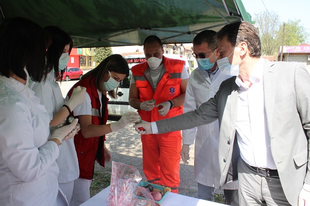 Градоначелник слави Васкрс са полицајцима, ватрогасцима, здравственим радницима